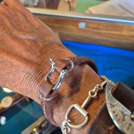 Leather D ring bracelet